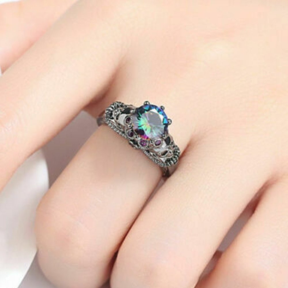 Gothic Blk Gold, Black Sapphire & Ruby Skulls Ring - Picture 3 of 3